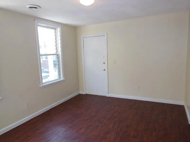 2 bed, 1.0 bath, $3,000 — Photo 2