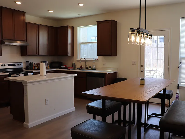 House Finch Dr — Photo 4