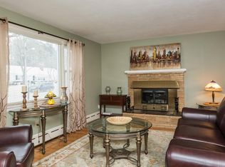 62 W Crystal Brook Dr, Springfield, MA 01118