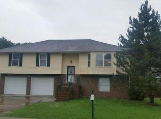 1210 Douglas Ct, Carthage, MO 64836