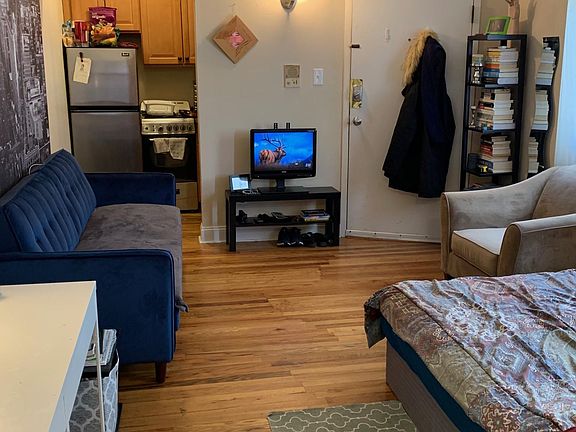 2nd image of 1438 Lombard St APT 3R