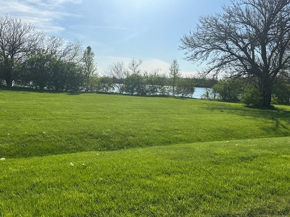 4 Moss Lake Rd, Farmer City, IL 61842