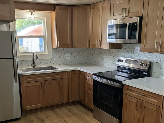 2nd image of 521 N Chestnut St