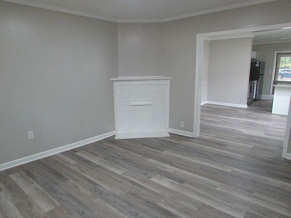 4th image of 44 Loring Dr