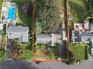 77 S Dunton Ave, East Patchogue, NY 11772