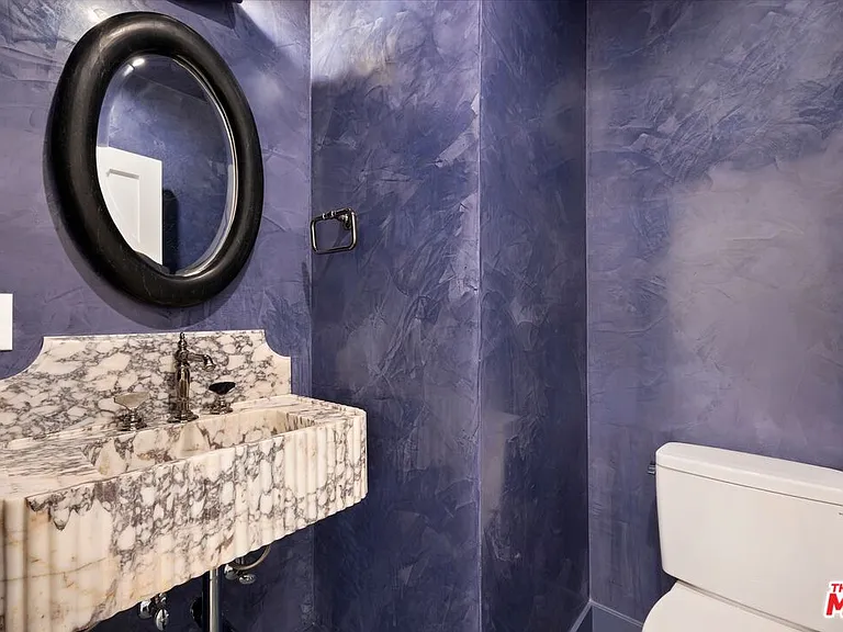 211 S Formosa Ave — Photo 4