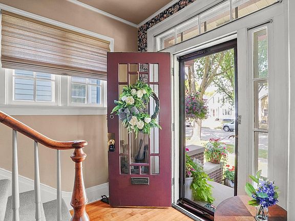 2nd image of 321 Huron AVENUE