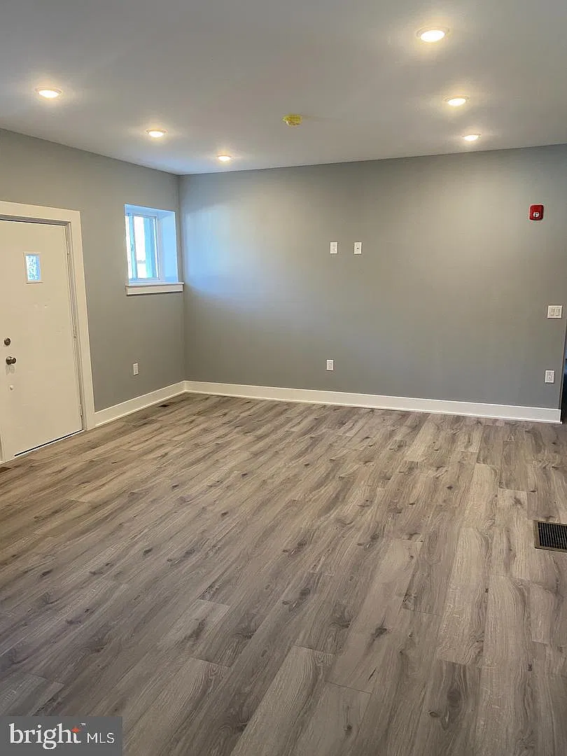 2 bed, 1.5 bath, 1100 sqft, $1,500 — Photo 2