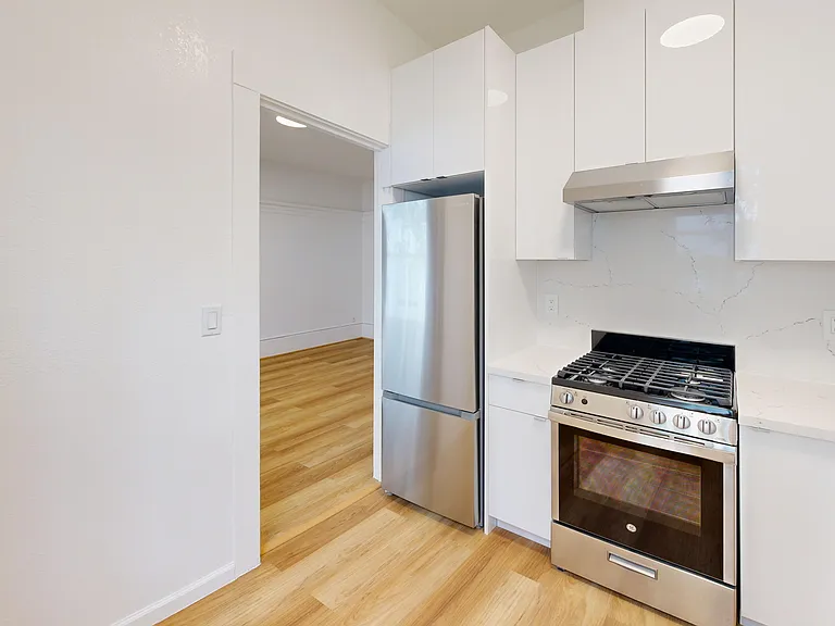 655 Stockton Street — Photo 9