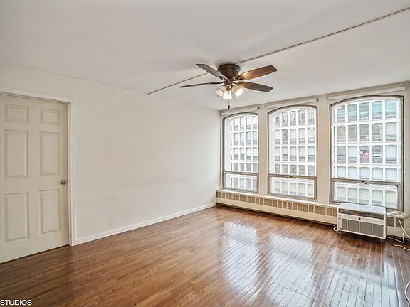 4th image of 1400 E 55th Pl APT 705S