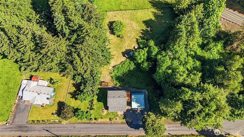 3rd image of 204 Conger Road