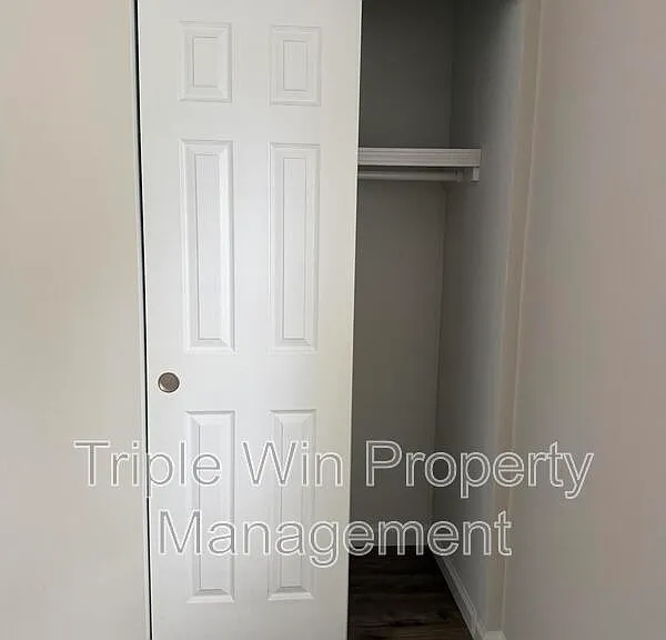 2245 Lindsay Ln — Photo 25