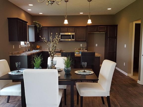 2nd image of 421 N Iris Ln