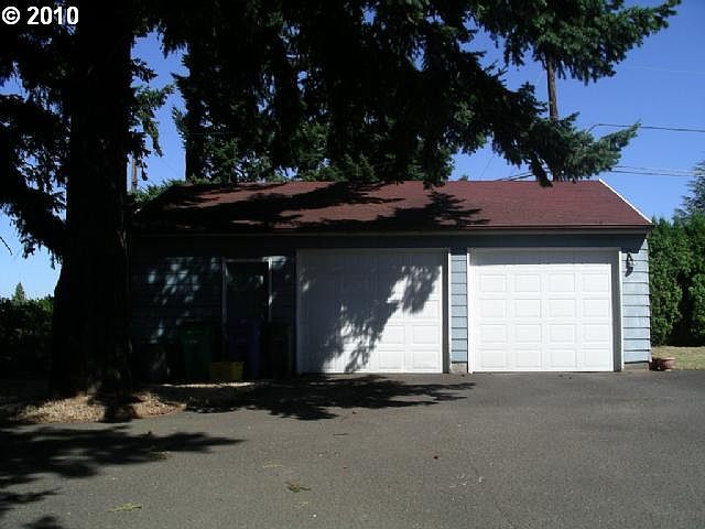 2nd image of 12959 E Burnside St
