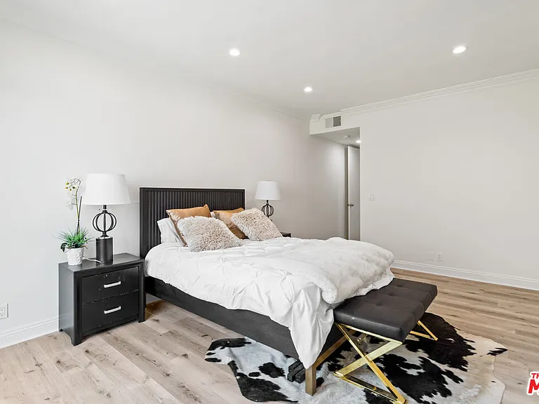 430 N Maple Dr #203 — Photo 18