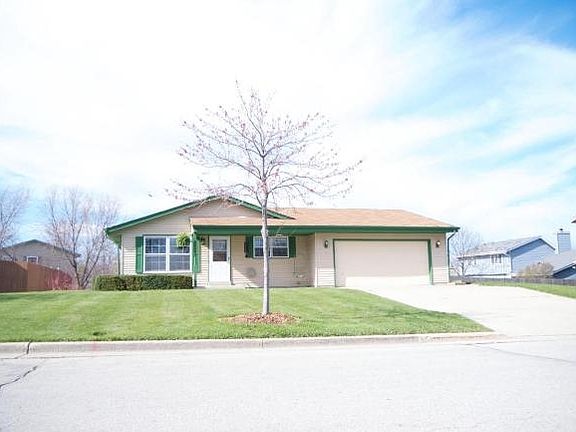 3rd image of 720 E Groveland Dr