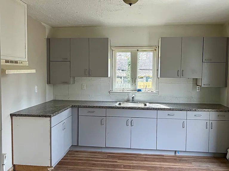 126 Flower Rd — Photo 3