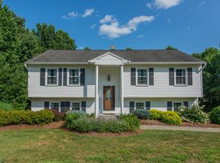 17 Southfield Dr, Sussex, NJ 07461