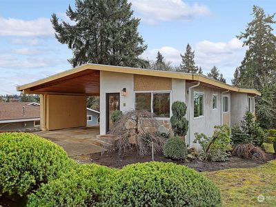 207 S 216th Street, Des Moines, WA, 98198
