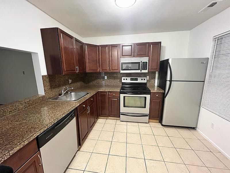 eat in kitchen