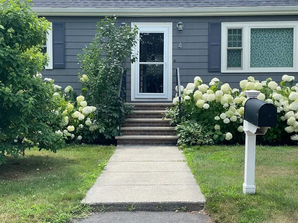 4 Carter Rd, Woburn, MA 01801
