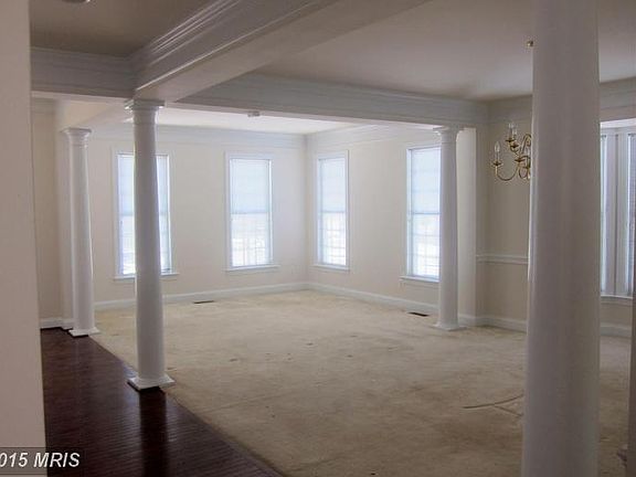 5th image of 9211 Treasure Oak Ct