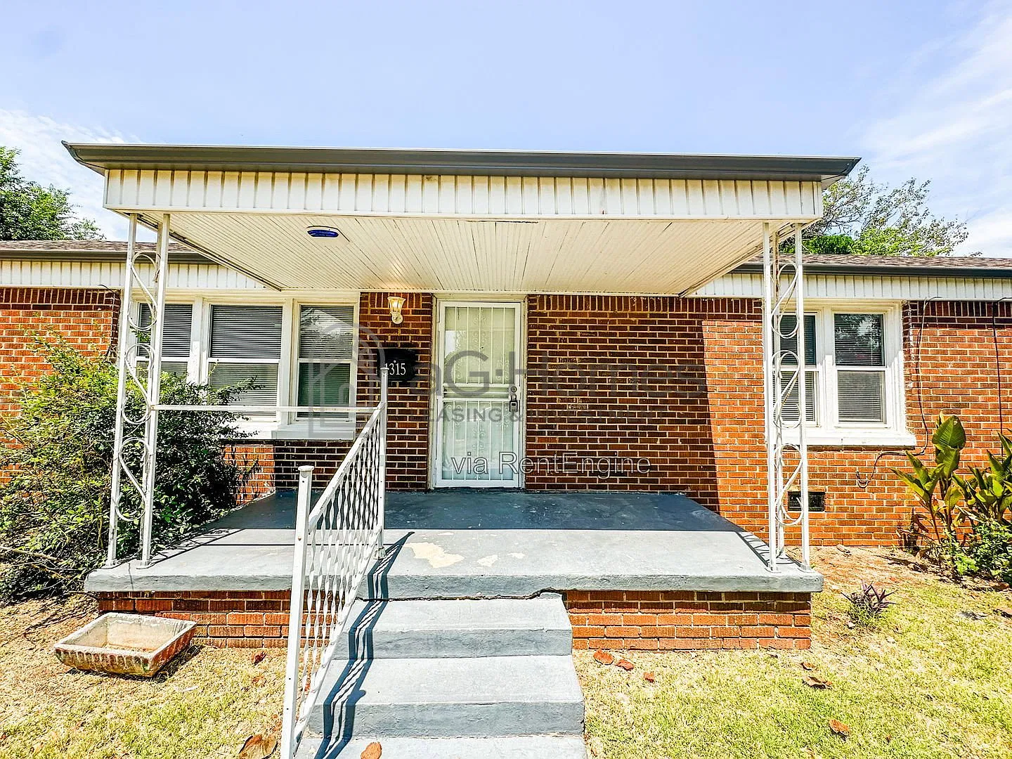 3 bed, 1.0 bath, 1350 sqft, $1,195 — Photo 3