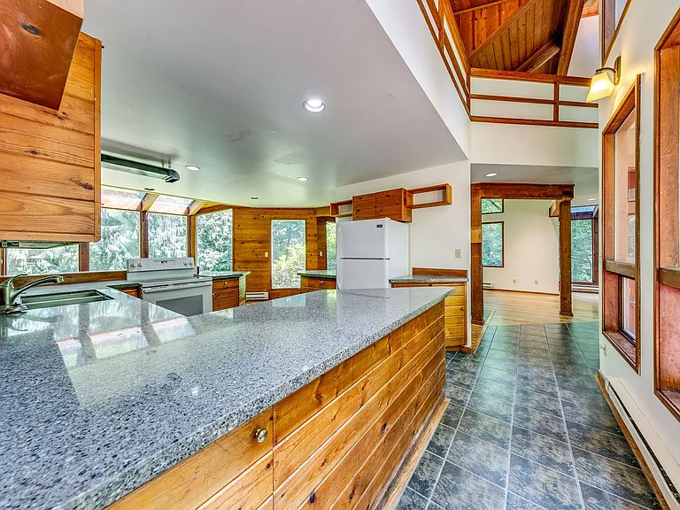 7019 NE Twin Ponds Rd — Photo 16