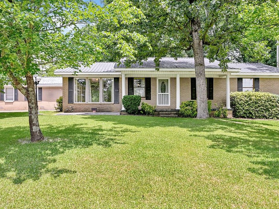 1st image of 210 Palmera Dr
