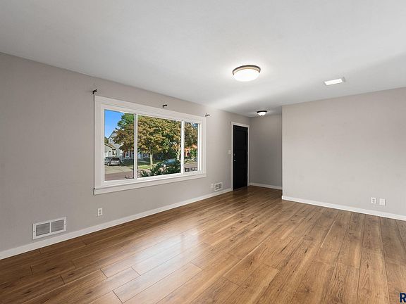 2nd image of 808 S Jessica Ave