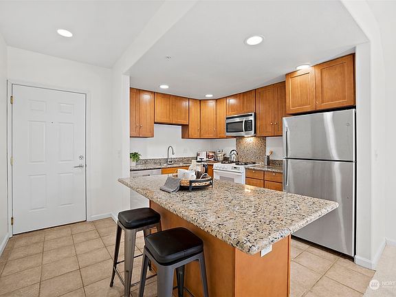 2nd image of 4722 12th Avenue NE #402