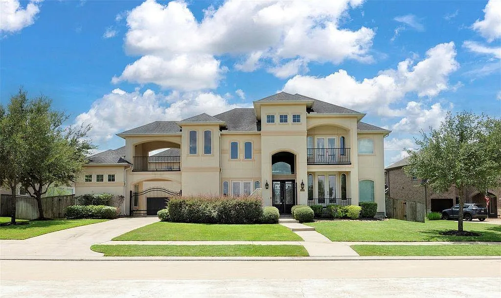 5 bed, 5.5 bath, 5166 sqft, $6,500 — Photo 1