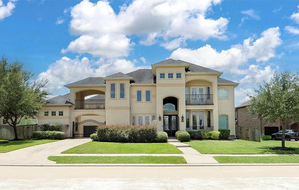25207 Springwood Lake Dr