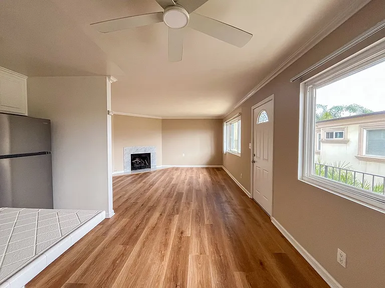 221 Sheldon St — Photo 12