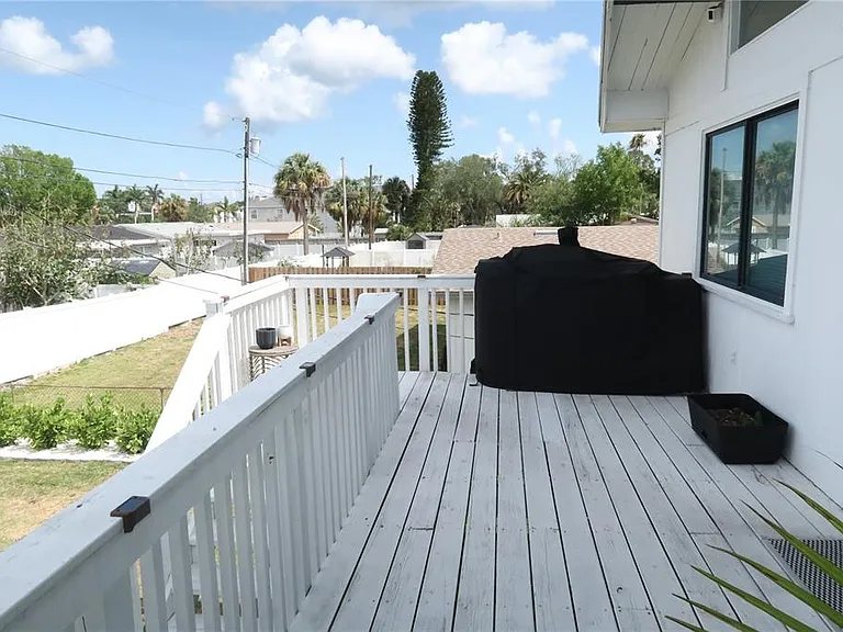 5945 Venetian Blvd NE — Photo 19