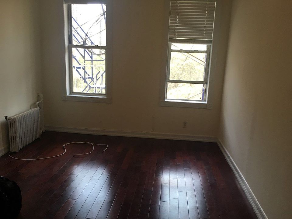 1st image of 449 W 46th St APT 17