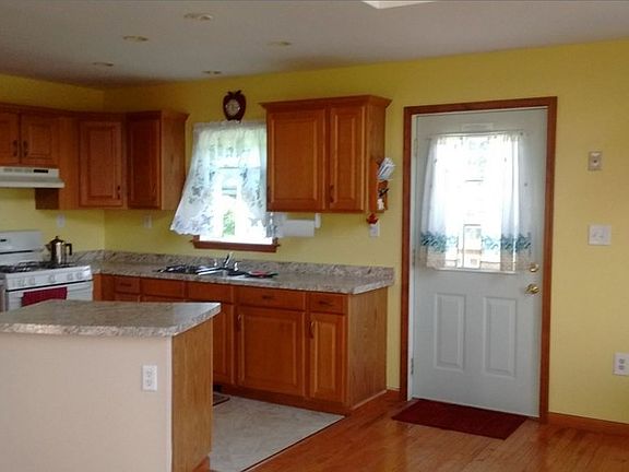 3rd image of 388 Dann Blvd