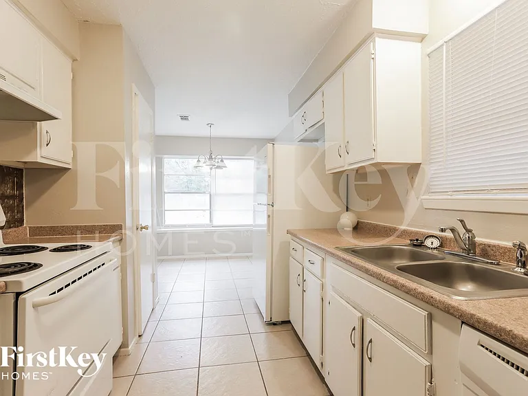 4426 Adonis Dr — Photo 6