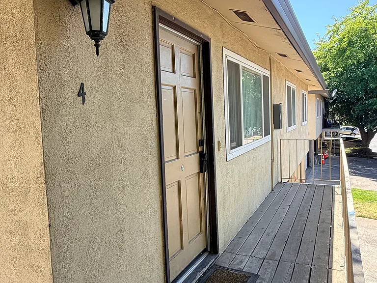 9067 Folsom Blvd #4 — Photo 10