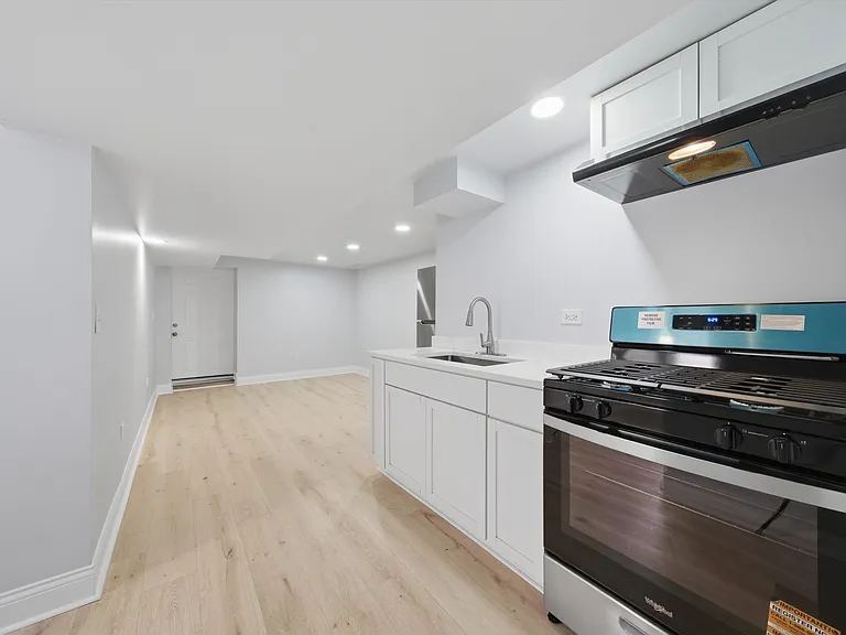 541 N Lawndale Ave — Photo 18