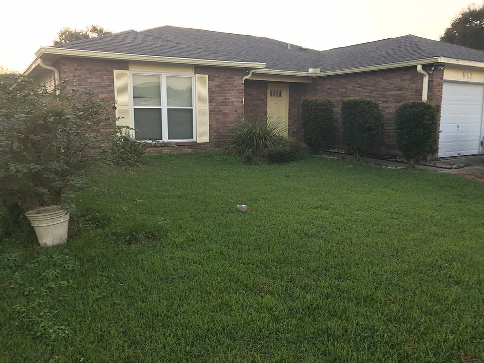 1st image of 917 Fairfax Dr