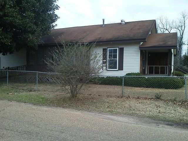 2nd image of 413 W 1st St