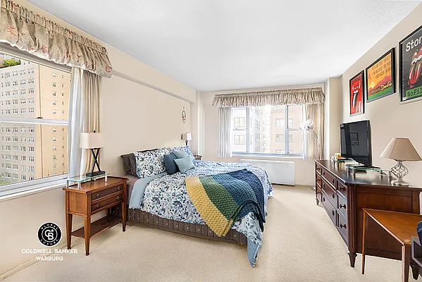 Sold by Coldwell Banker Warburg | media 14