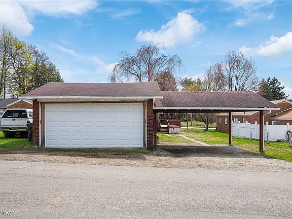 3rd image of 2511 Tuscarawas St E