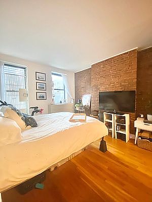 2nd image of 1819 2nd Ave APT 2FS