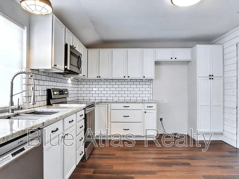 1313 Monaco Dr — Photo 4