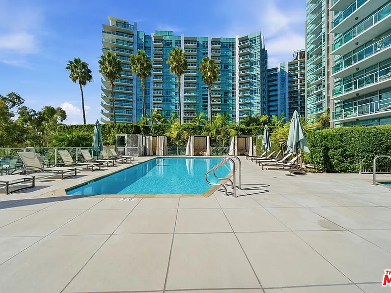 13650 Marina Pointe Dr #1603 — Photo 60