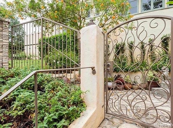 3rd image of 3937 Beverly Glen Blvd