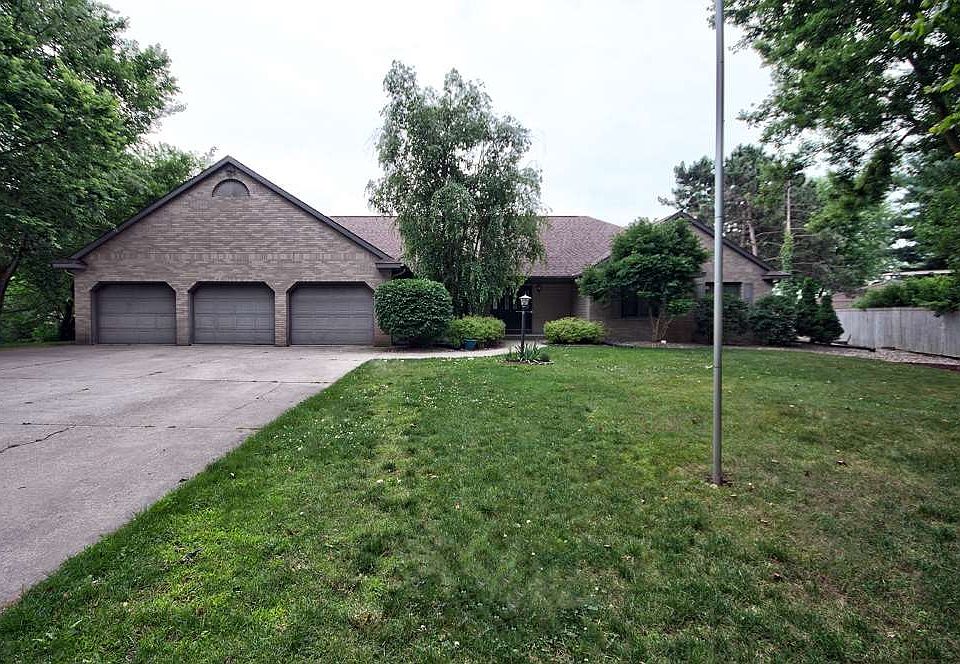1st image of 23380 Sharon Ct