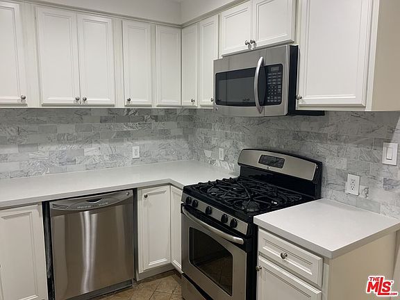 2nd image of 450 S Rexford Dr APT 4
